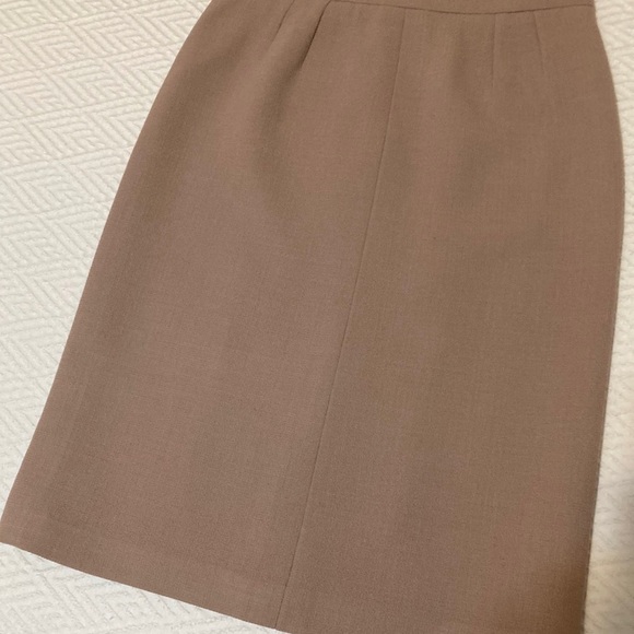 CHANEL Boutique Lambswool Tan Skirt - Picture 1 of 9